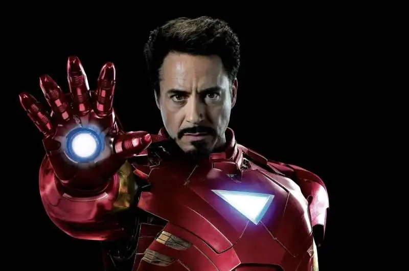 ROBERT DOWNEY JR. IRON MAN