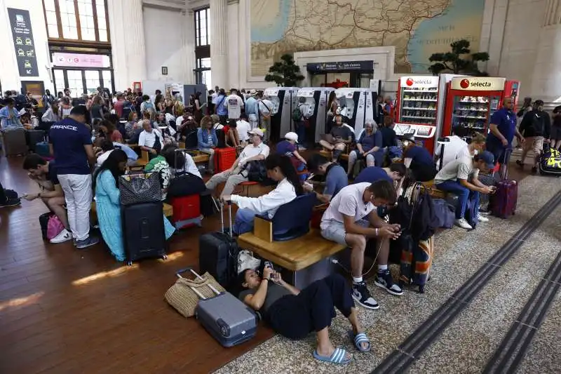 SABOTAGGIO DEI TRENI TGV IN FRANCIA 