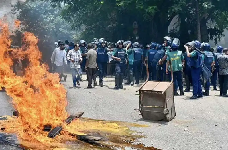 scontri e proteste in bangladesh   14