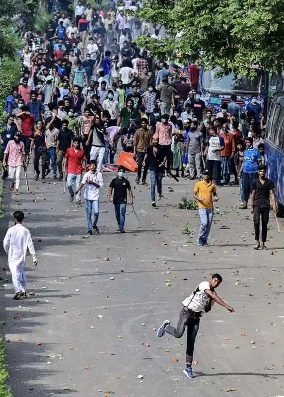 scontri e proteste in bangladesh   3