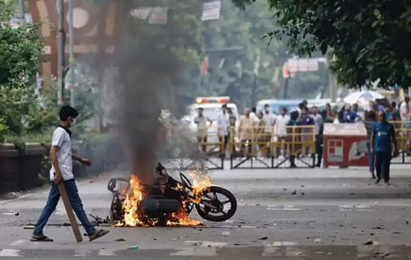 scontri e proteste in bangladesh   8