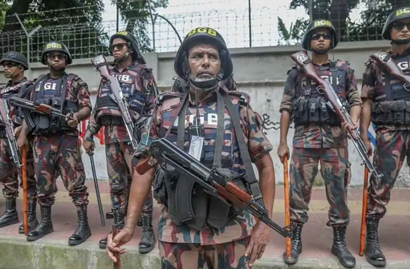 scontri e proteste in bangladesh   9