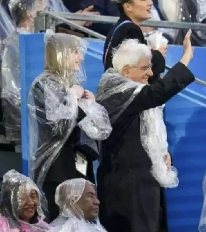 sergio mattarella alla cerimonia di apertura delle olimpiadi di parigi 