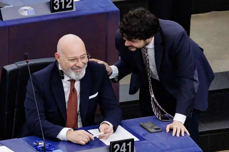 stefano bonaccini e brando benifei al parlamento europeo 