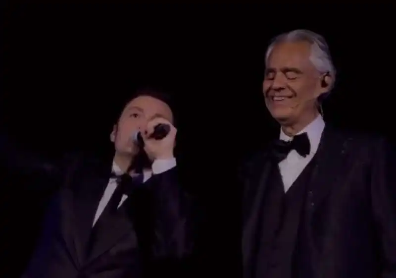 tiziano ferro andrea bocelli (1)