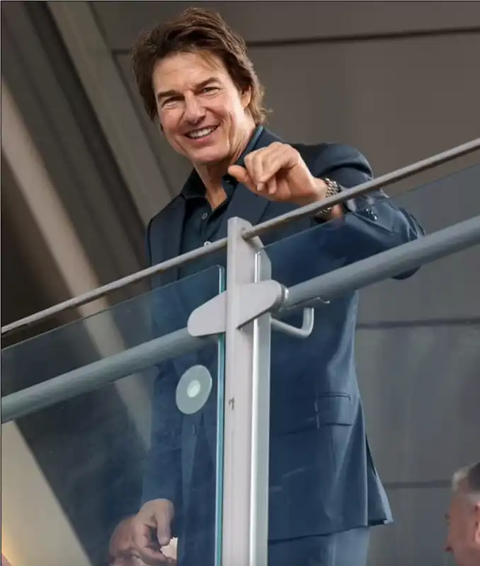 tom cruise sugli spalti a wimbledon per la finale femminile paolini krejickova