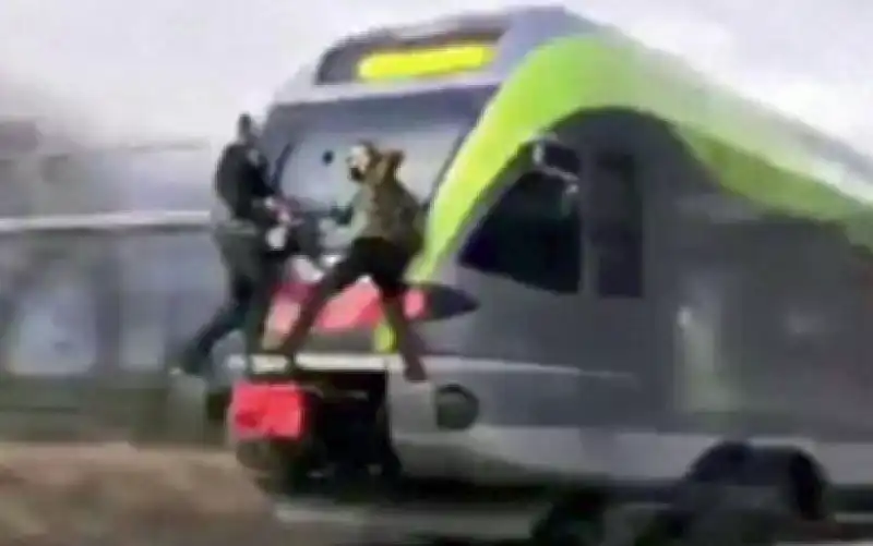 train surfing   2