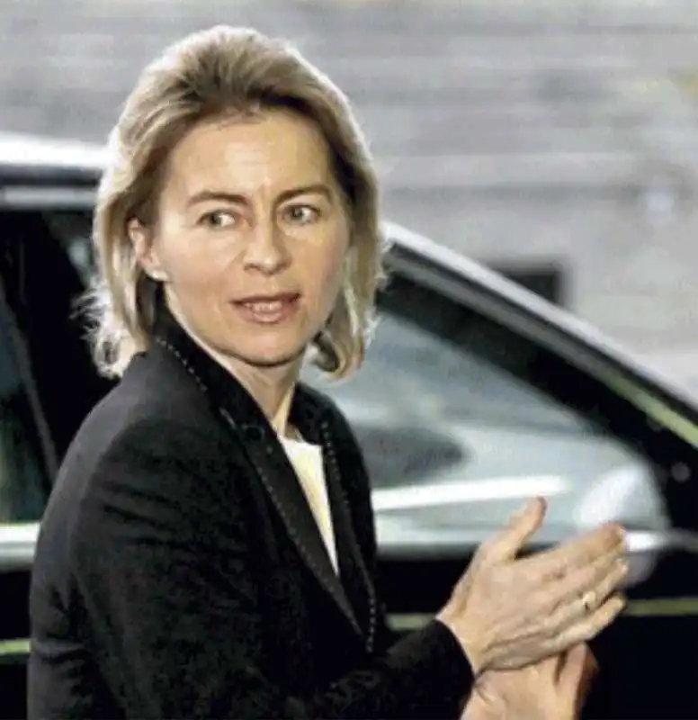 URSULA VON DER LEYEN QUANDO ERA MINISTRO DELLA FAMIGLIA NEL 2007 