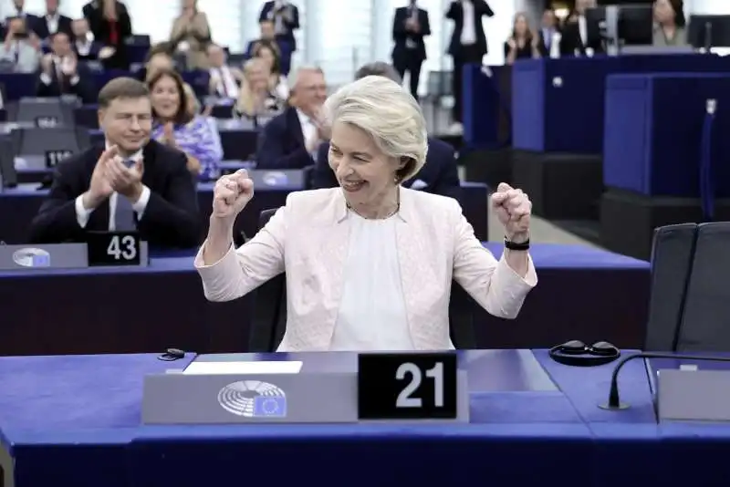 ursula von der leyen rieletta presidente della commissione europea