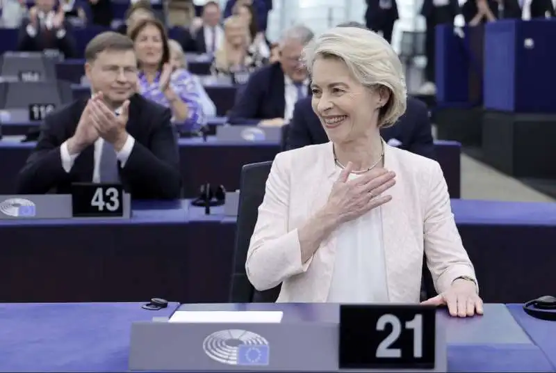 ursula von der leyen rieletta presidente della commissione europea 3