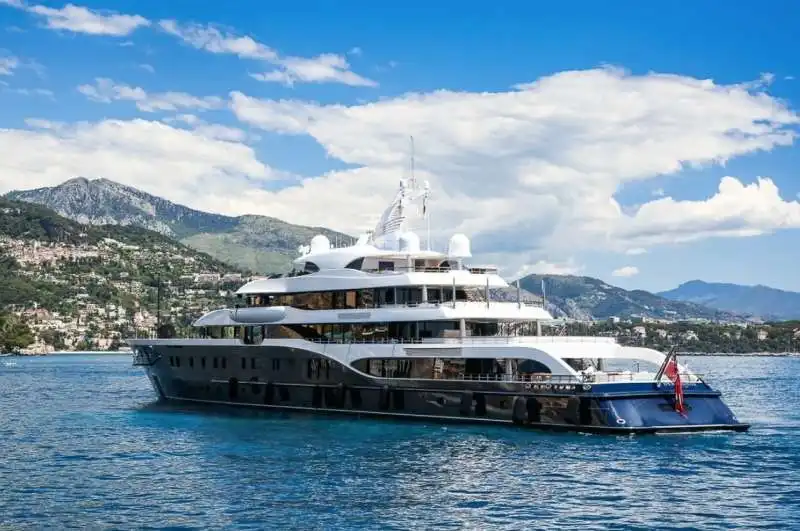 yacht Symphony di Bernard Arnault