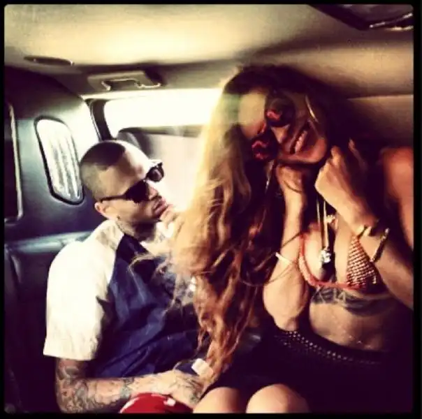 Chris Brown Rihanna Rihanna Instagram Pics AMZ w SLNql 