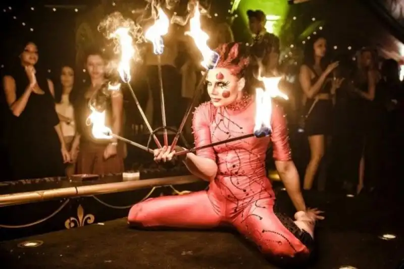 CIRQUE LE SOIR 