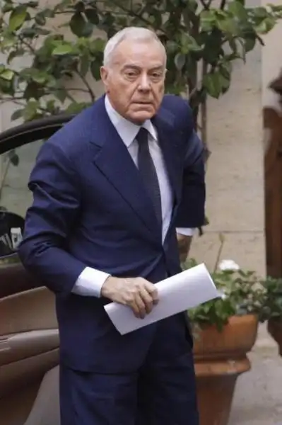 LA CONDANNA DI BERLUSCONI PELLEGRINAGGIO A PALAZZO GRAZIOLI GIANNI LETTA 