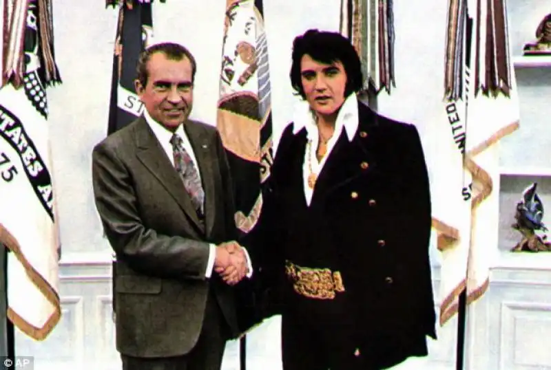 ELVIS E NIXON ALLA CASA BIANCA