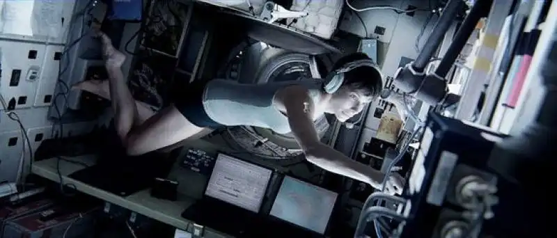 gravity movie bullock astronaut 