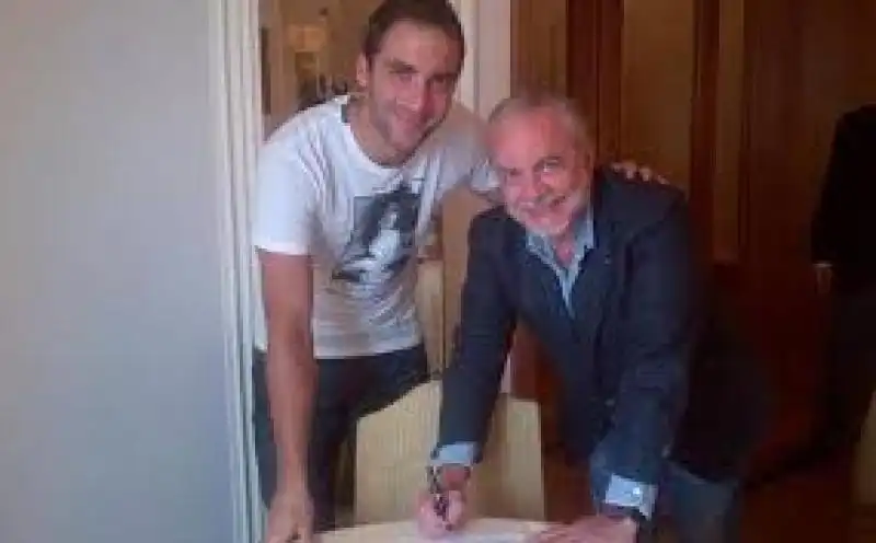 HIGUAIN E DE LAURENTIIS jpeg