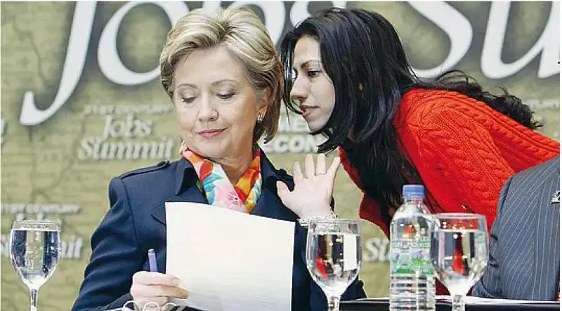 HILLARY CLINTON CON LA SUA ASSISTENTE HUMA ABEDIN jpeg