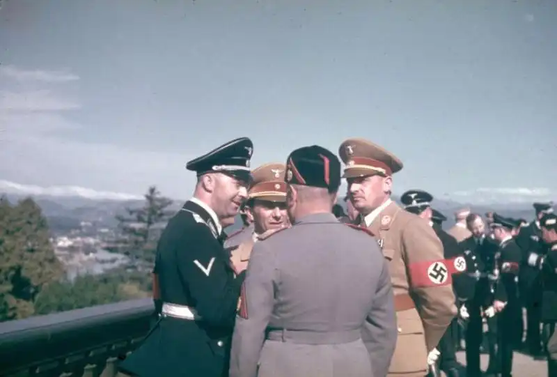 HITLER E MUSSOLINI A COLORI FOTO DI HUGO JAEGER PER LIFE MAGAZINE 