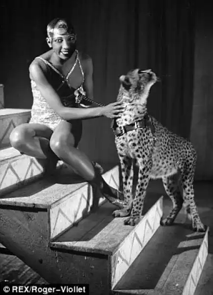 JOSEPHINE BAKER CON IL GHEPARDO ADDOMESTICATO 