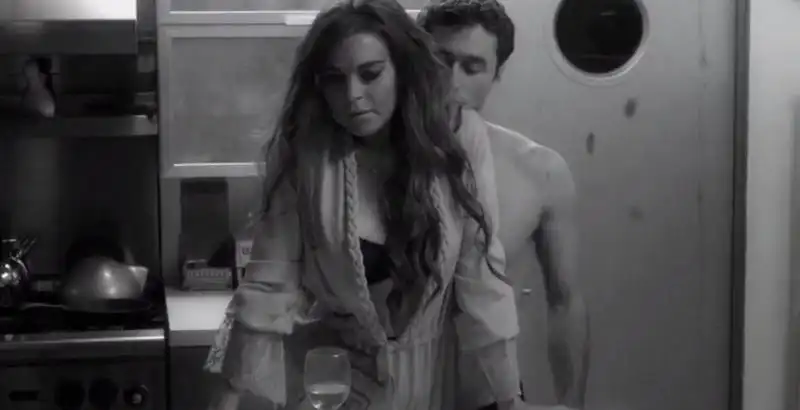 lindsay lohan e james deen in the canyons 