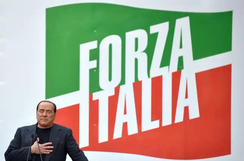 MANIFESTAZIONE PDL VIA DEL PLEBISCITO SILVIO BERLUSCONI SUL PALCO 