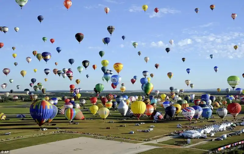 MONGOLFIERE ALLA LORRAINE MONDIAL INTERNATIONAL AIR BALLONS IN FRANCIA 