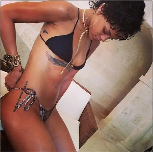 RIHANNA 