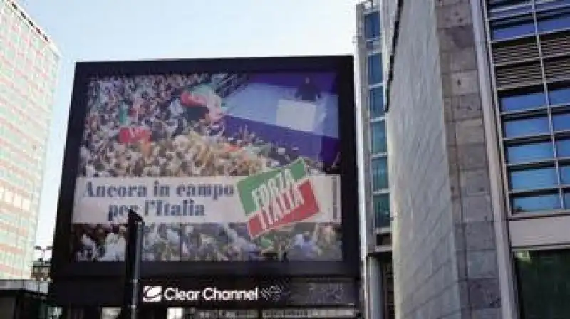 IL RITORNO DEI MANIFESTI DI FORZA ITALIA