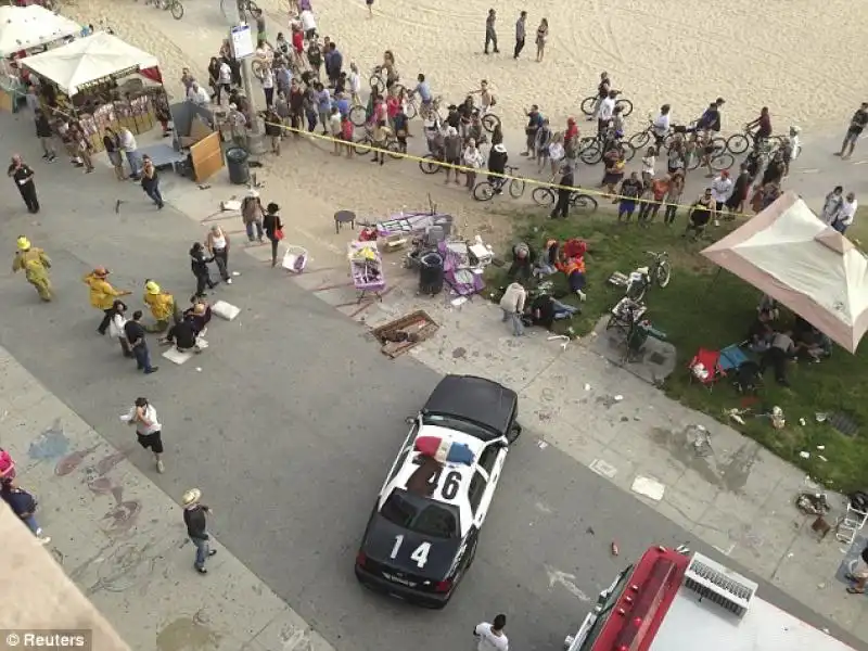 SOCCORSI SUL LUOGO DELL INCIDENTE A VENICE BEACH DOVE E STATA UCCISA ALICE GRUPPIONI 