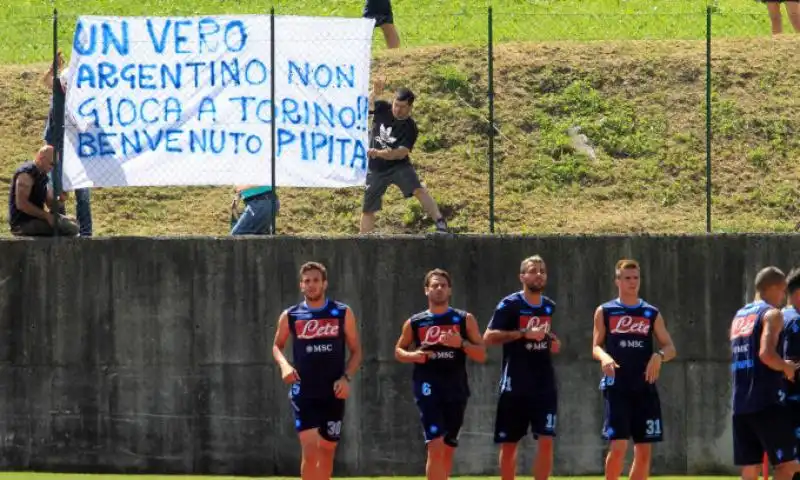 TIFOSI DEL NAPOLI NEL RITIRO DI DIMARO 