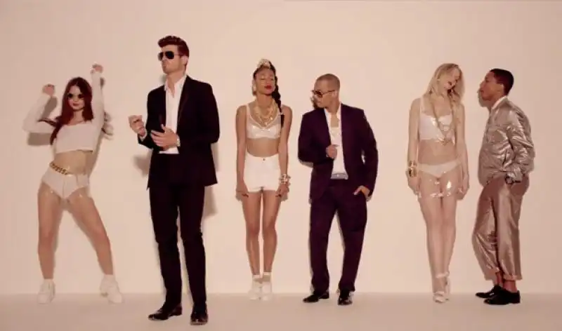 VIDEO SEXY BLURRED LINES 