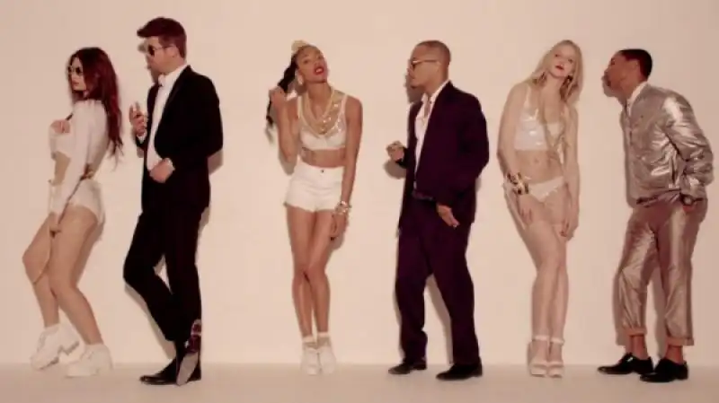 VIDEO SEXY BLURRED LINES 