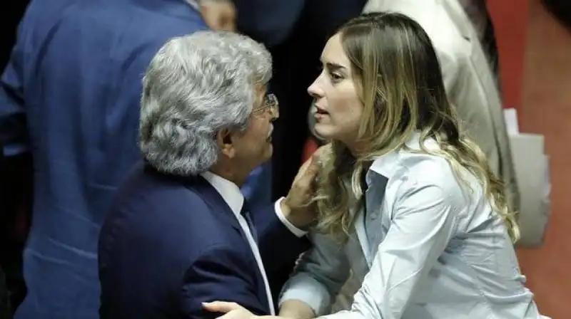 BOSCHI E IL BACIO AD ANTONIO RAZZI