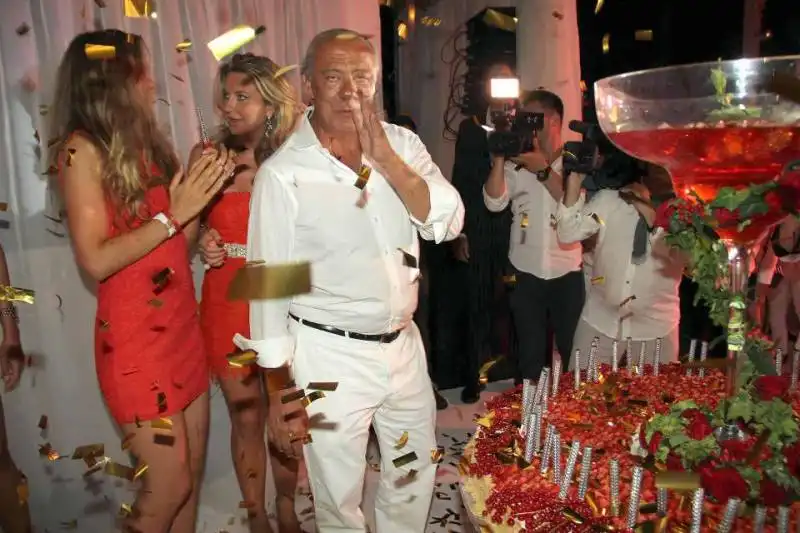 compleanno del magnate fawaz gruosi al billionaire di porto cervo, in sardegna 19