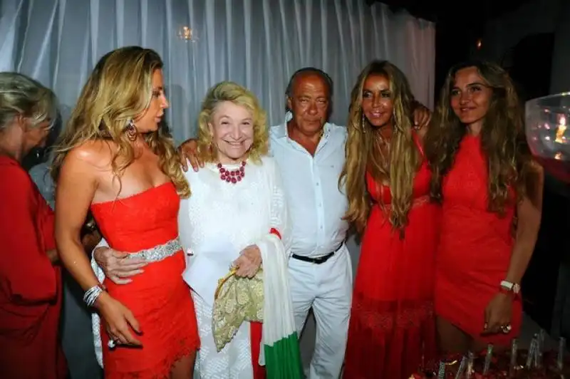 compleanno del magnate fawaz gruosi al billionaire di porto cervo, in sardegna 37