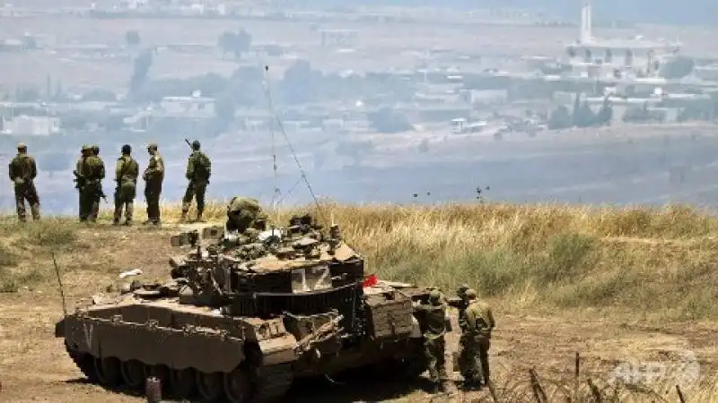 esercito israeliano sulle alture del golan al confine con la siria