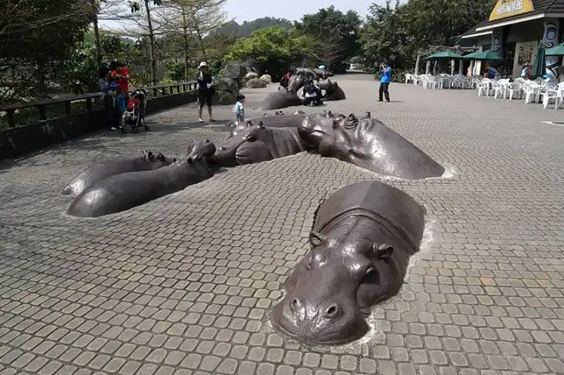 hippo sculptures, a taipei