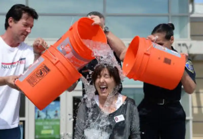 ICE BUCKET CHALLENGE 4