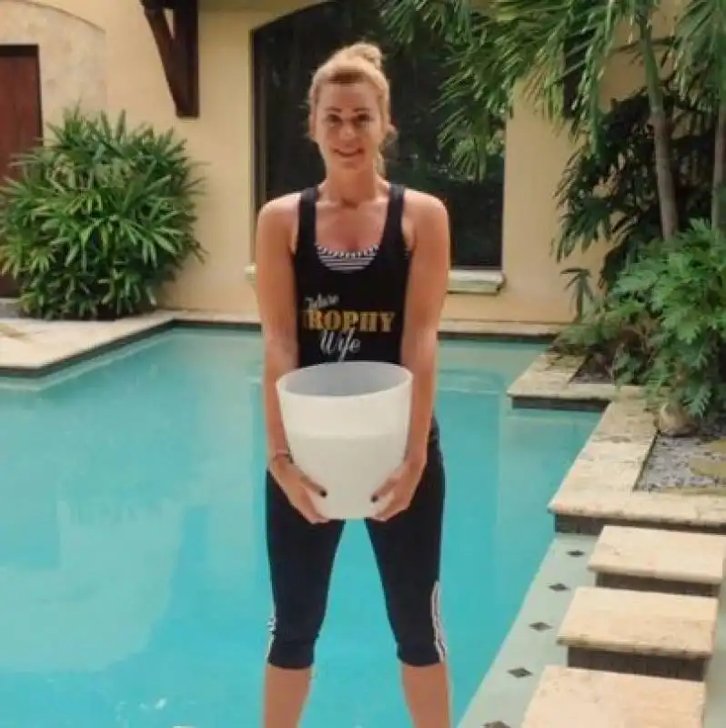 ICE BUCKET CHALLENGE 