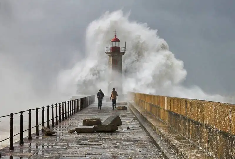 il faro di nazare, in portogallo