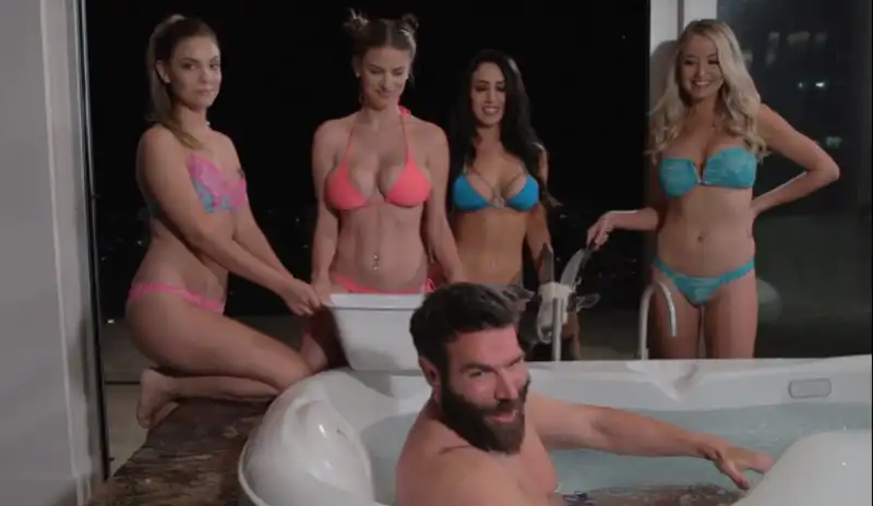 il pokerista bilzerian alla sfida del ghiaccio