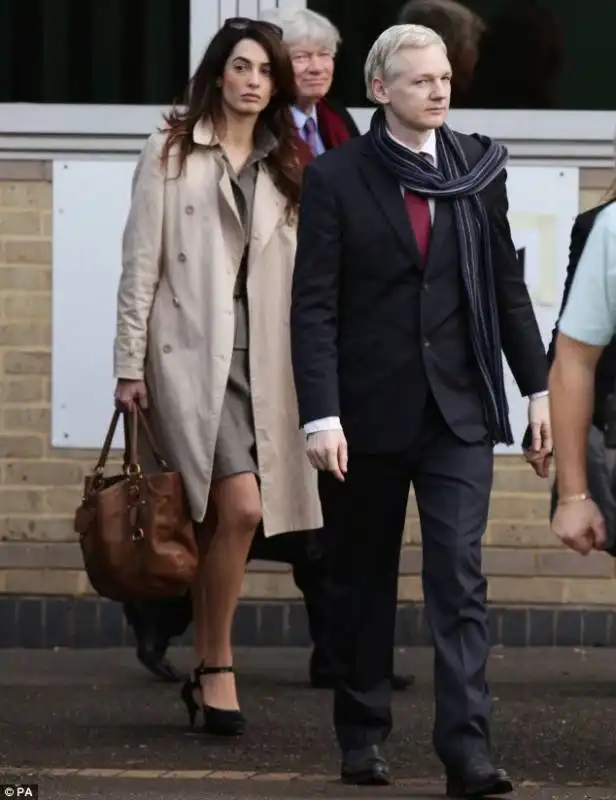 JULIAN ASSANGE E AMAL ALAMUDDIN