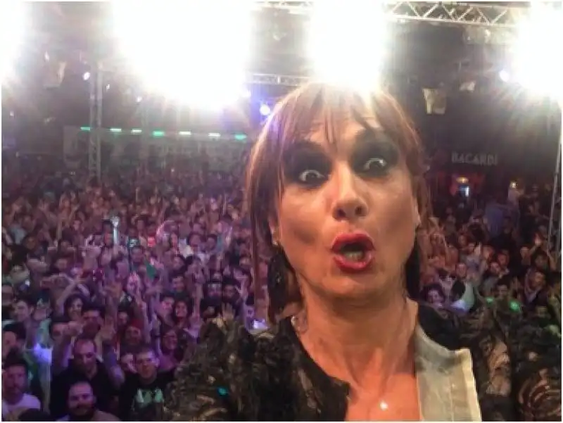 luxuria selfie al gay village 