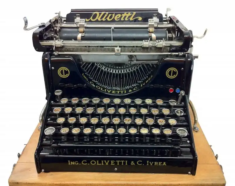 Macchina da scrivere Olivetti 