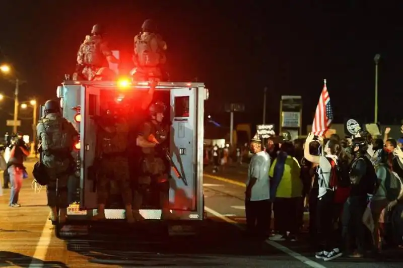 missouri   proteste dopo la morte di michael brown ucciso dalla polizia  14