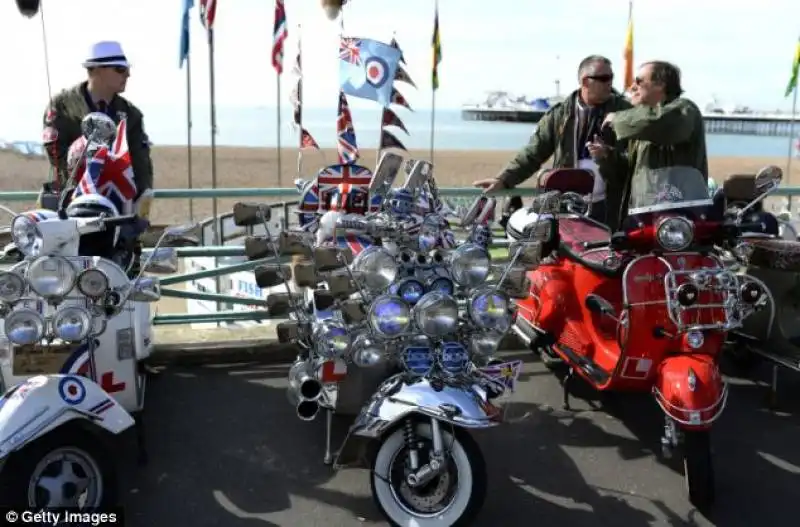 motociclisti nostalgici degli anni 60 a brighton 15