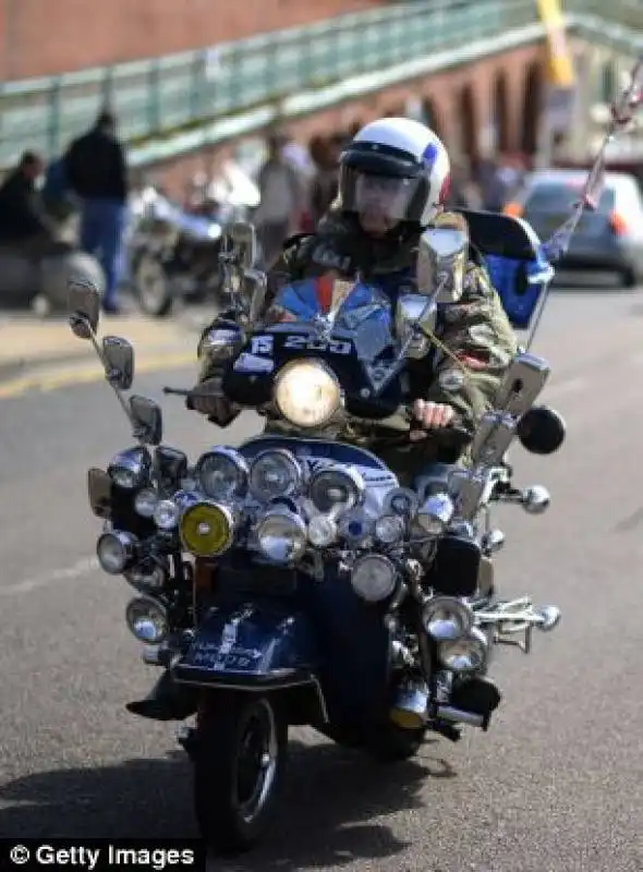 motociclisti nostalgici degli anni 60 a brighton 20