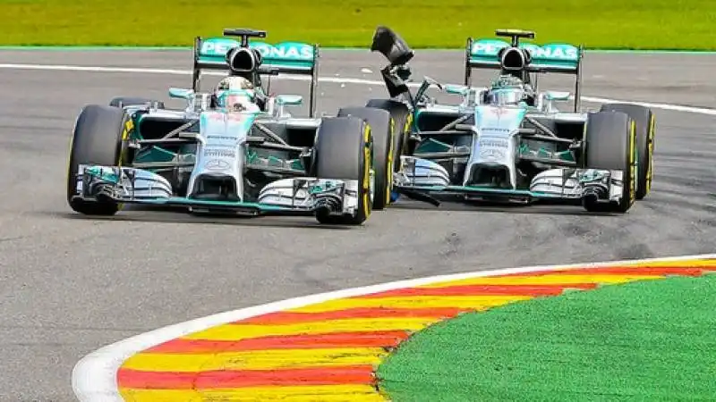 ROSBERG E HAMILTON  