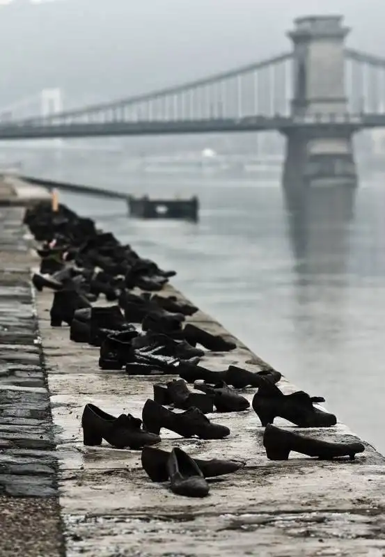 the shoes on the danube bank di can togay & gyula pauer, a budapest